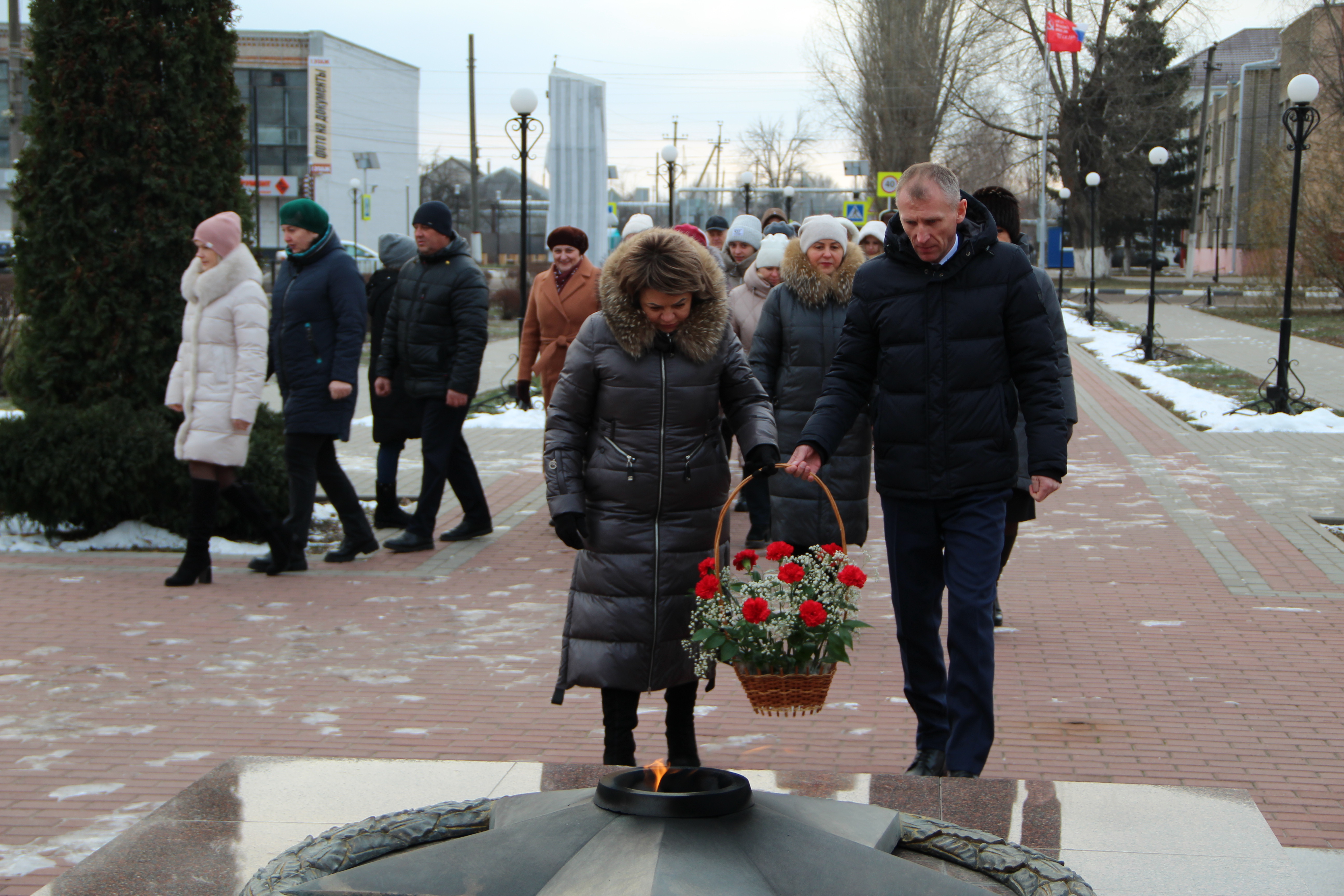 Возложение цветов к Мемориалу Славы.