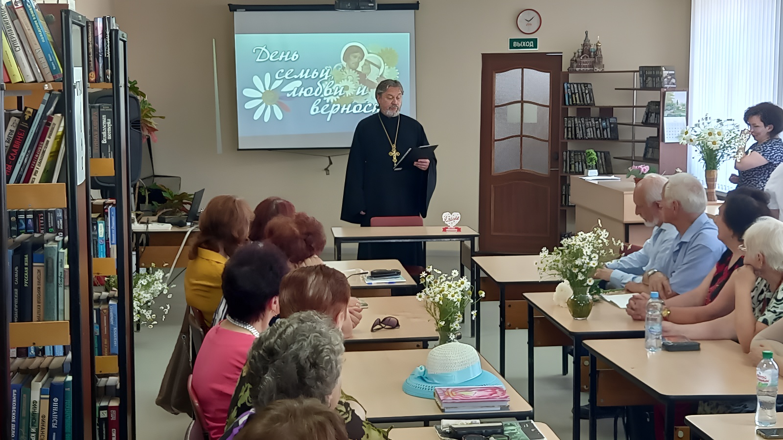 Дню семьи, любви и верности в Таловской библиотеке.