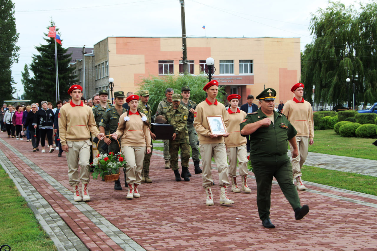 Боец вернулся на родную землю!.