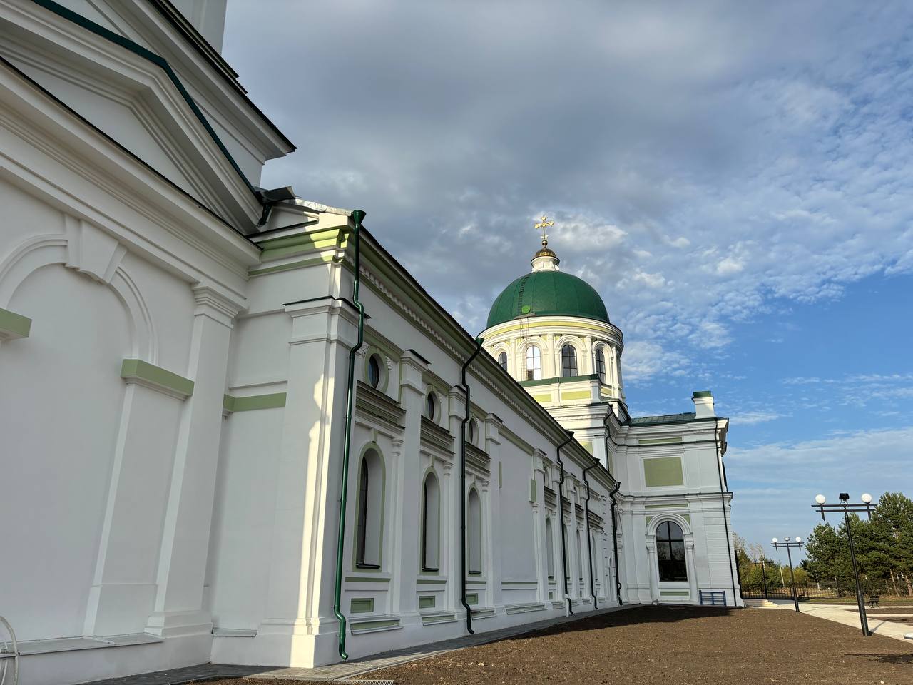 Великое освящение храма во имя Святой Живоначальной Троицы.