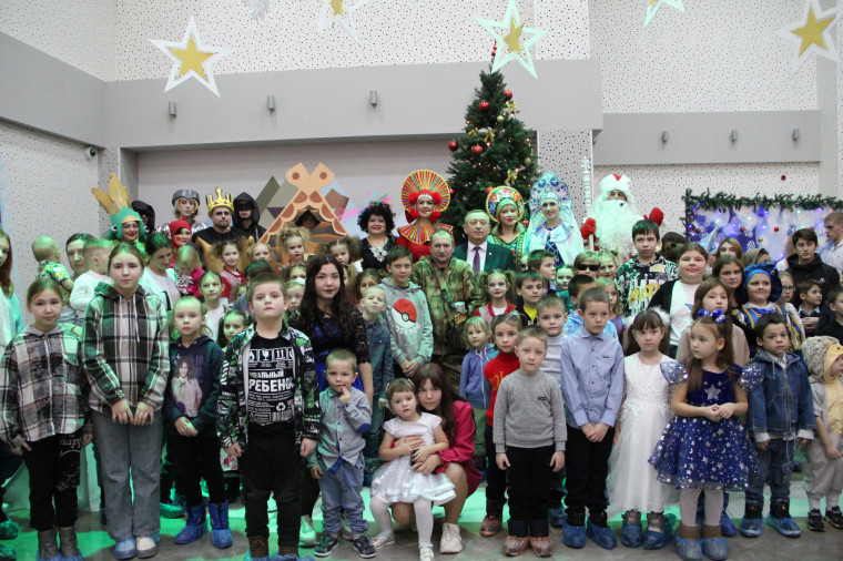 27 декабря состоялась новогодняя елка для детей участников СВО. 27 декабря состоялась новогодняя елка для детей участников СВО.